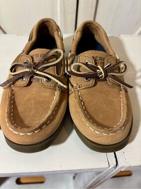 Sperry KidsLight Brown Suede Boat Shoes with Dark Brown Laces